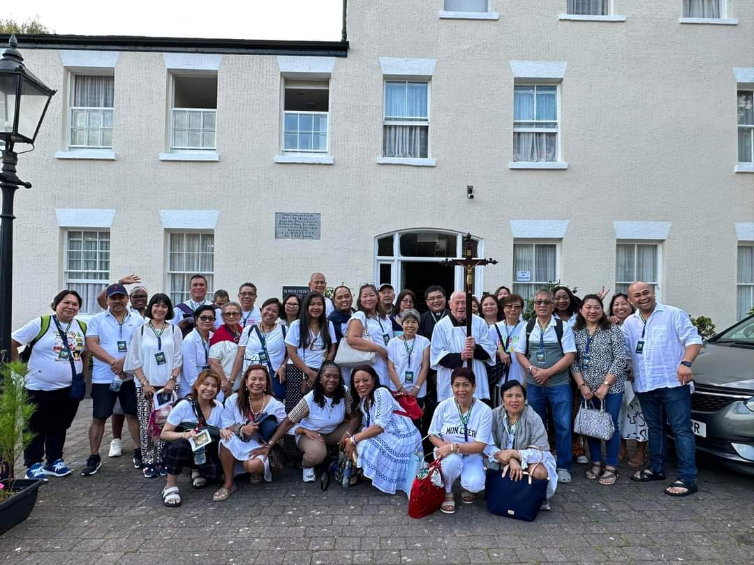 Pilgrimage group outside guest house